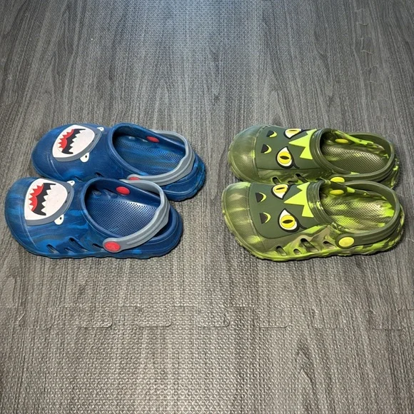 Kids Green Gator and Blue Shark Clogs - Kids Size 11 - Picture 6 of 7